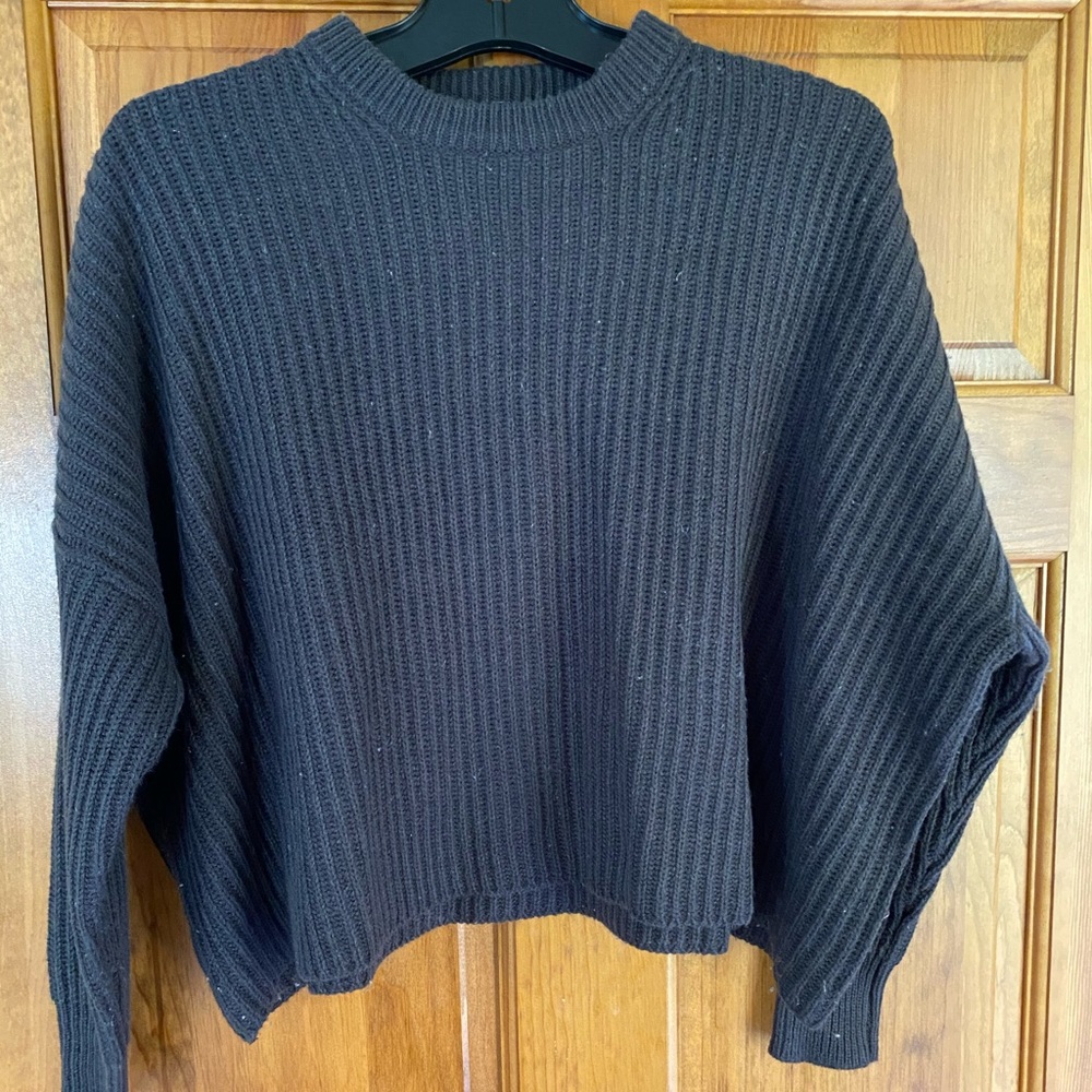 Crop top sweater
